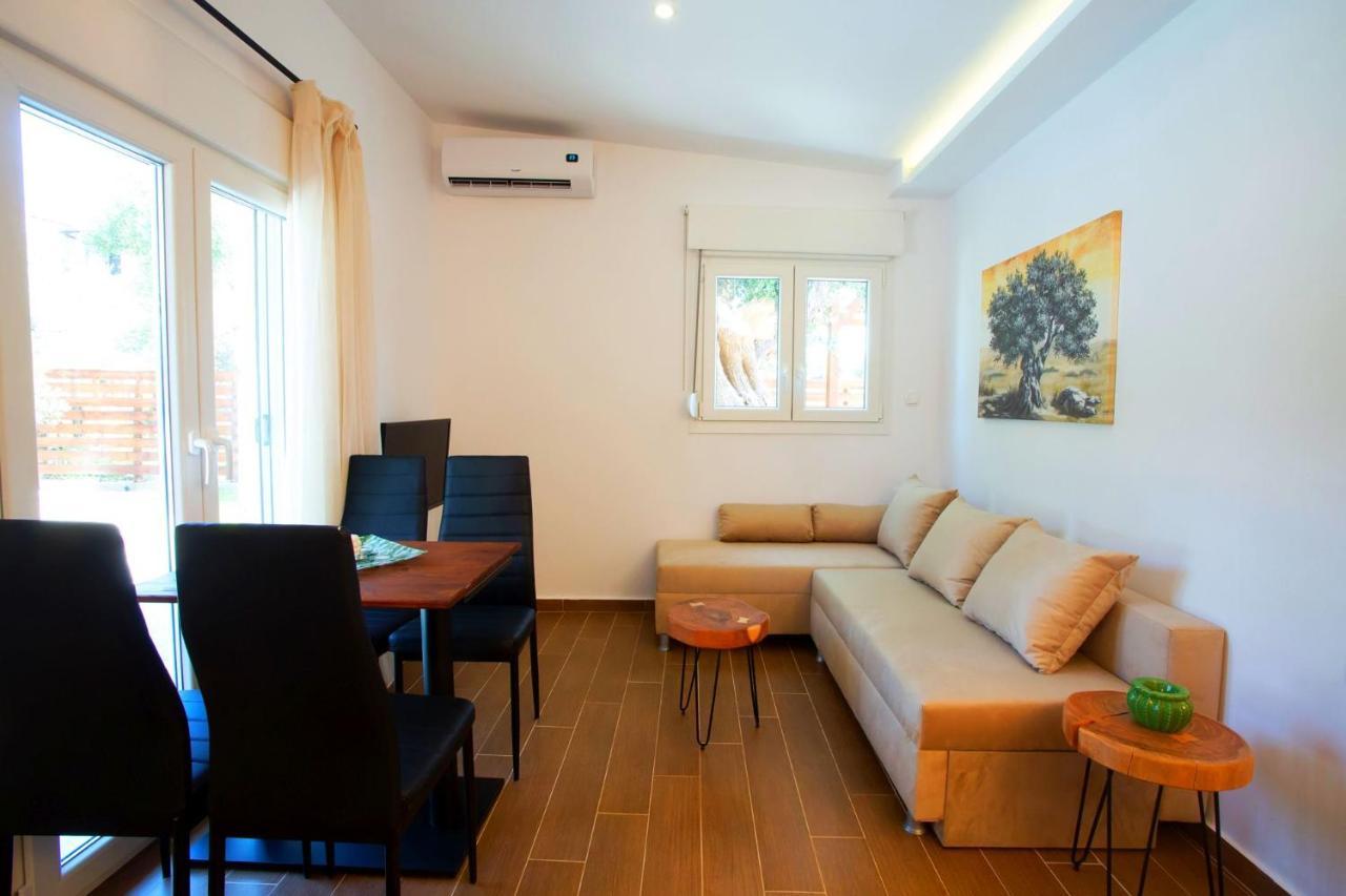 Salonikiou Beach Apartments & Villas Agios Nikolaos  Eksteriør billede